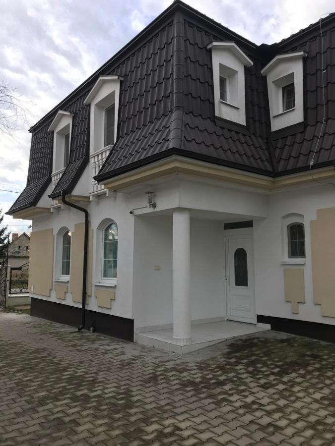 Penzion Aniko Diakovce-Sala Exterior photo
